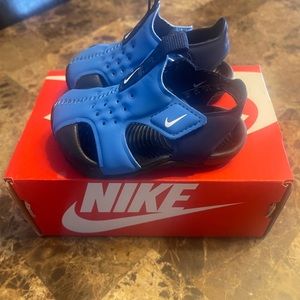 Nike Blue sandals 3c